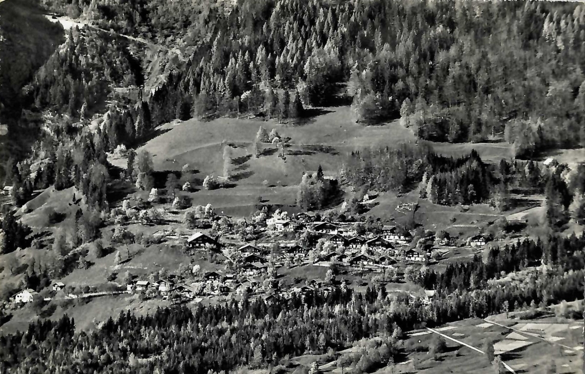 <p>Oberschwanden bei Brienz Flugaufnahme  Nr.627 , 1955 . Karte Top Zustand ungelaufen</p>