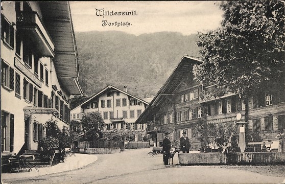 <p>Wilderswil BE Dorfplatz Brunnen belebt Nr.18812 , Karte Top Zustand gelaufen</p>
