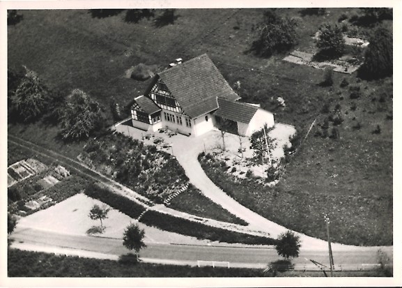<p>Uster ZH Wermatswil Flugaufnahme Nr.1073/7 Sunnenhalde Restaurant ,  1955</p>