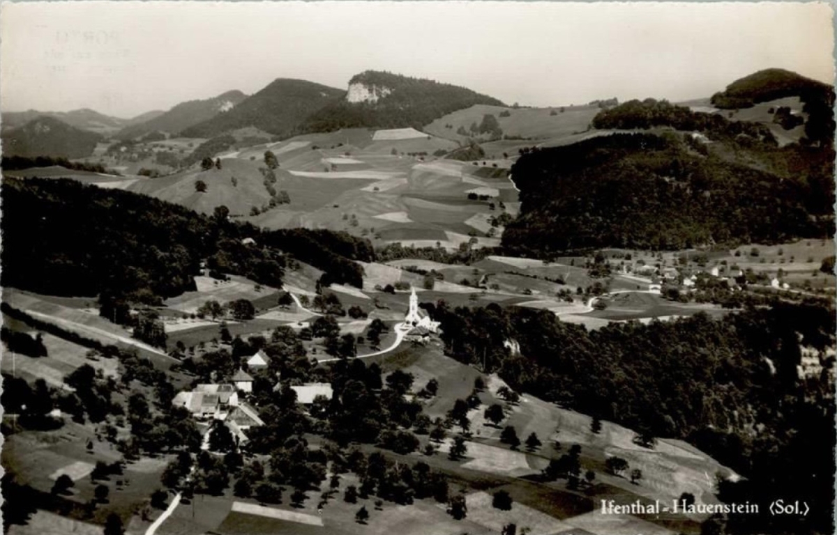 <p>Hauenstein-Ifenthal SO Ifenthal Flugaufnahme Nr.5512 , 1940 ,&nbsp; Karte Top Zustand gelaufen Marke abgel&ouml;st</p>